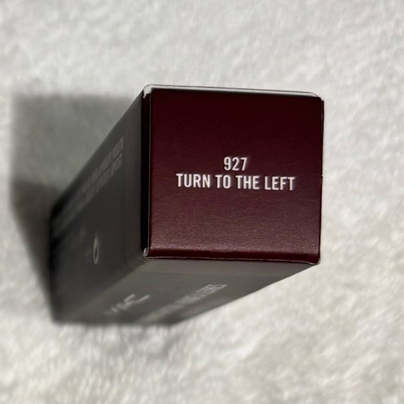 MAC Cosmetics Powder Kiss Lipstick in Turn to the Left (927) NIB - Picture 6 of 7
